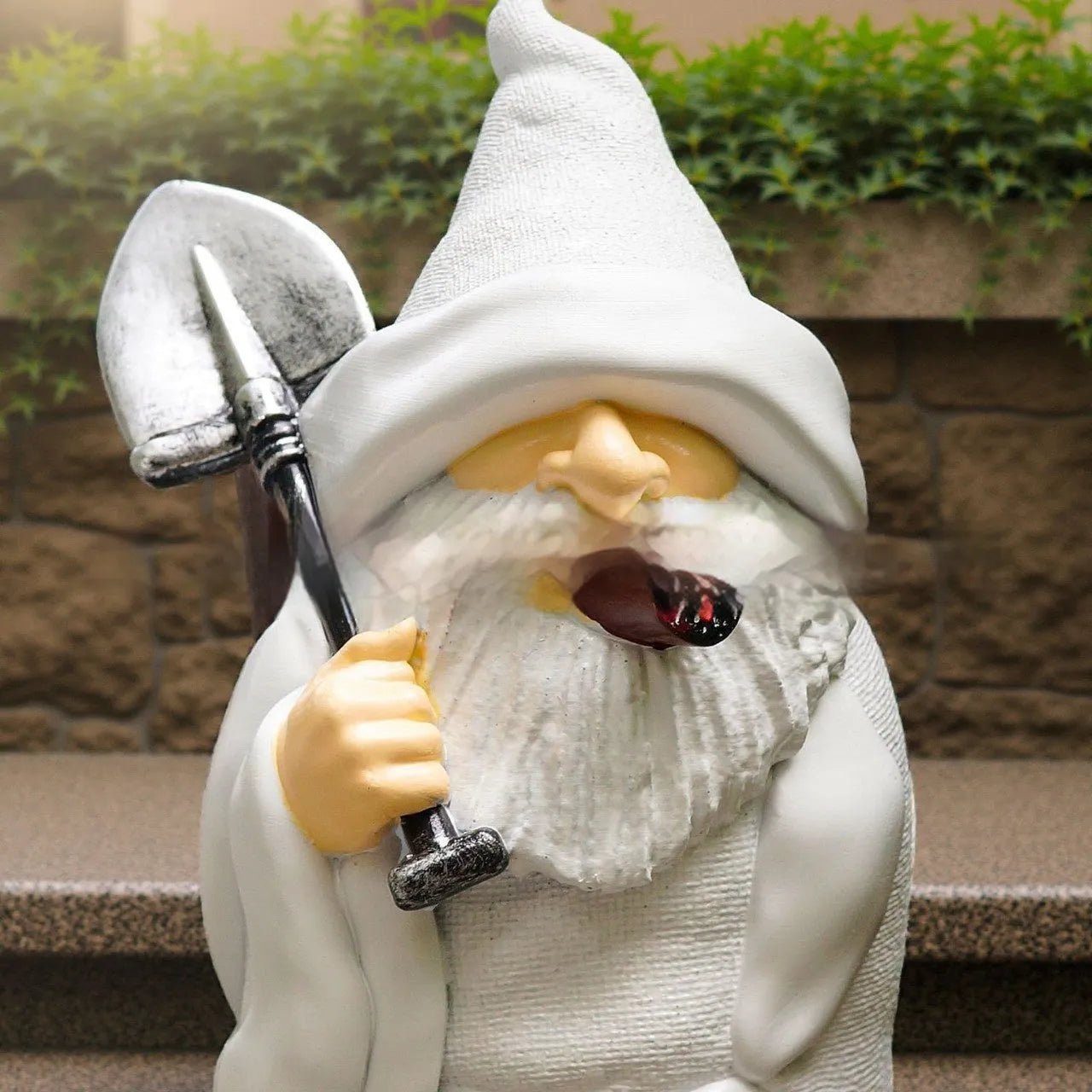Smoking Shovel Dwarf Christmas resin ornament for garden festive decoration