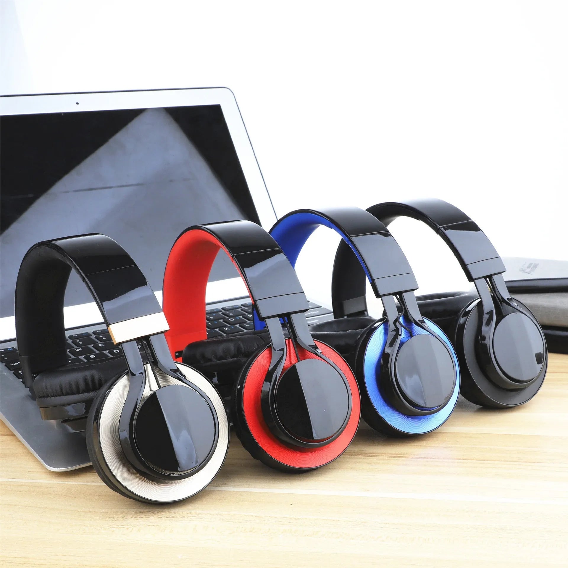 Wired black karaoke headphones with microphone and 1.5m cable showing 3.5mm plug
