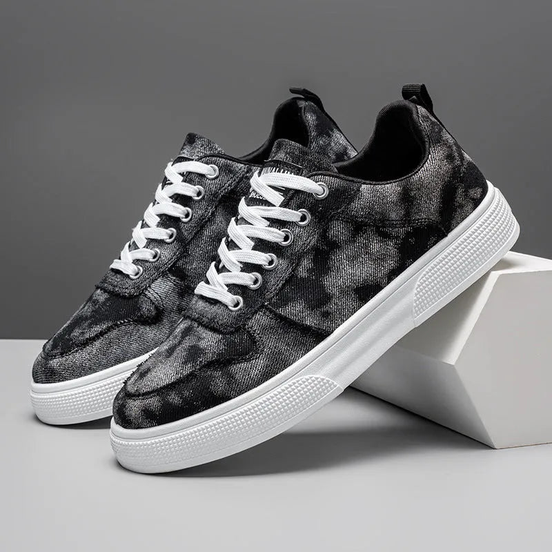 Men's low-top canvas platform sneakers in blue with lace-up front and sewn thread detailing