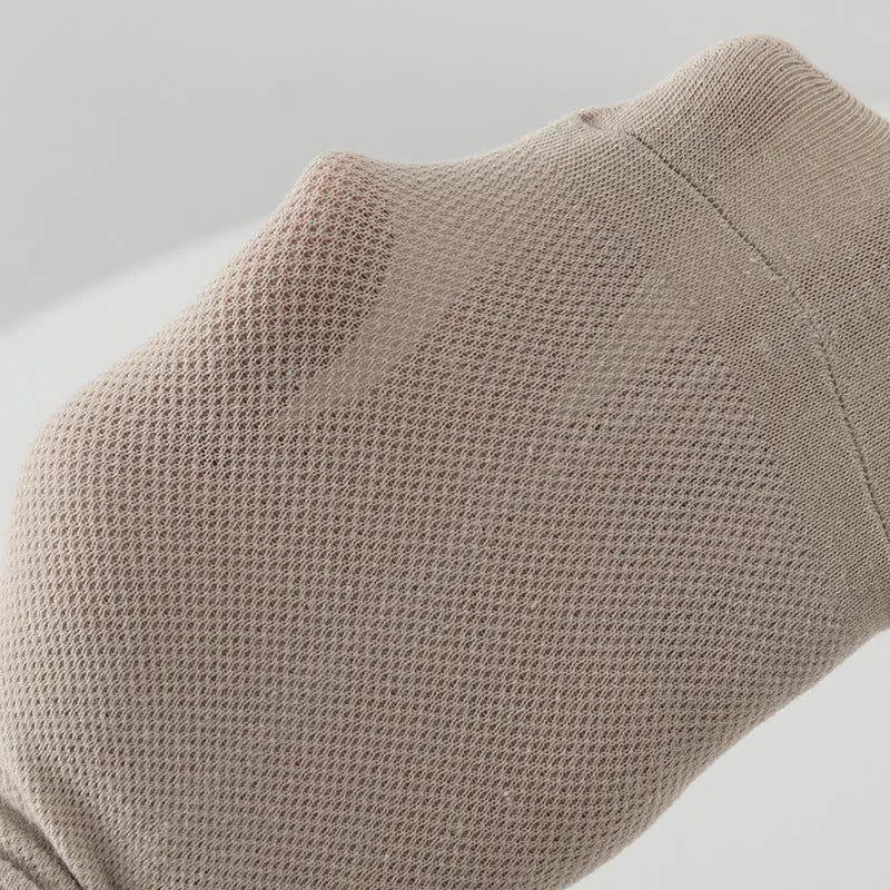 Men's solid colour low-cut polyester boat socks in six colour variations with breathable sweat-absorbing design