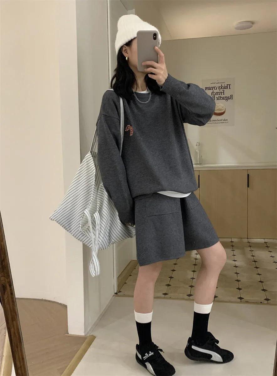 Women's casual knitted sweater and shorts suit with embroidery detailing and animal pattern