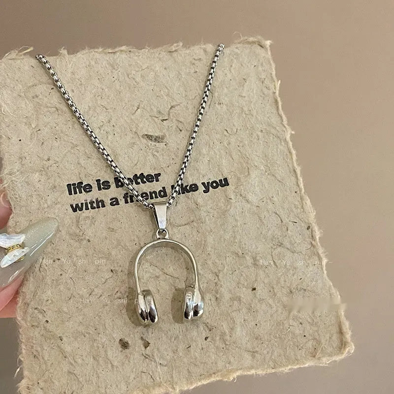 Alloy headphone necklace pendant on long chain, casual unisex accessory with electroplated finish