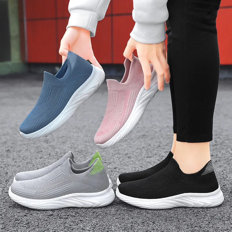 Flying woven casual shoes in black with low top, flat heel, and polyurethane sole, unisex design