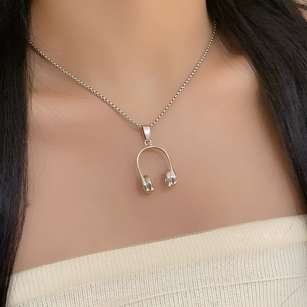 Alloy headphone necklace pendant on long chain, casual unisex accessory with electroplated finish