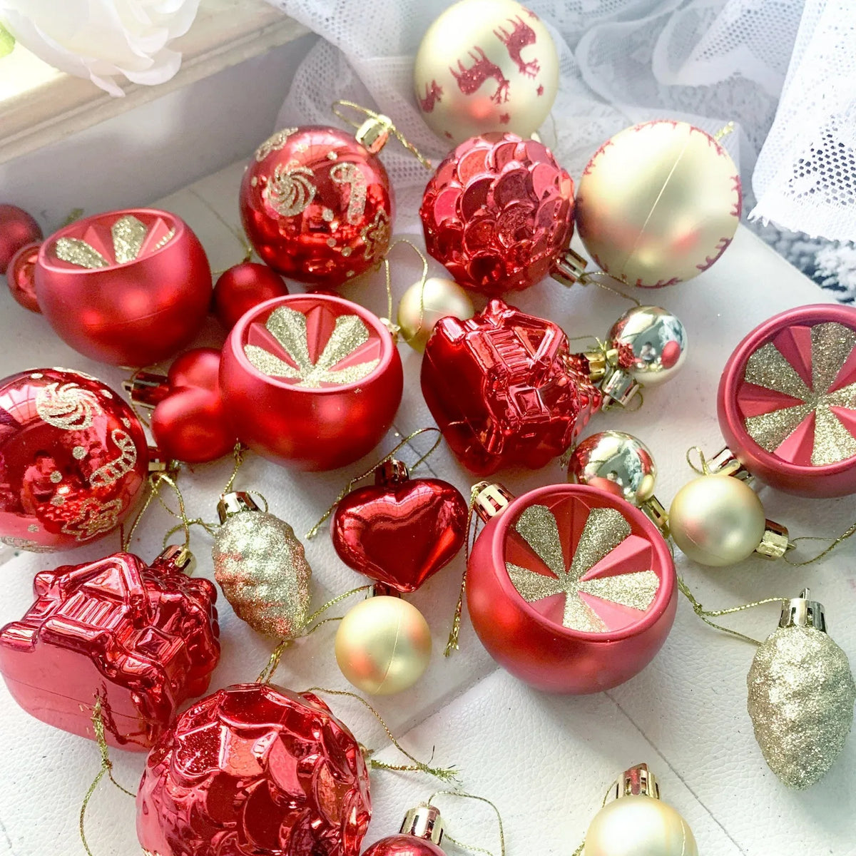 Plastic Christmas ball decoration set with electroplated painted pendants, 6cm full coloured drawing ball, and cowhide box.