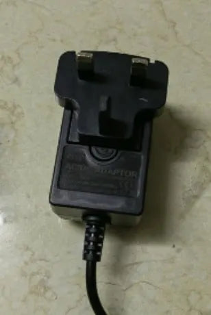 Charging hair clippers with stainless steel cutter head and EU, UK, US plug adapters for adults and children