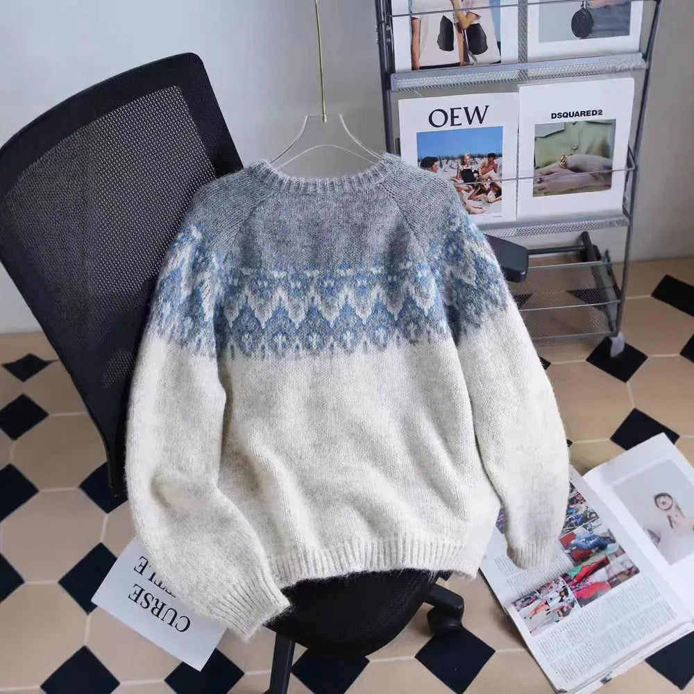 Women's jacquard pattern sweater coat with contrast colours in loose free size design