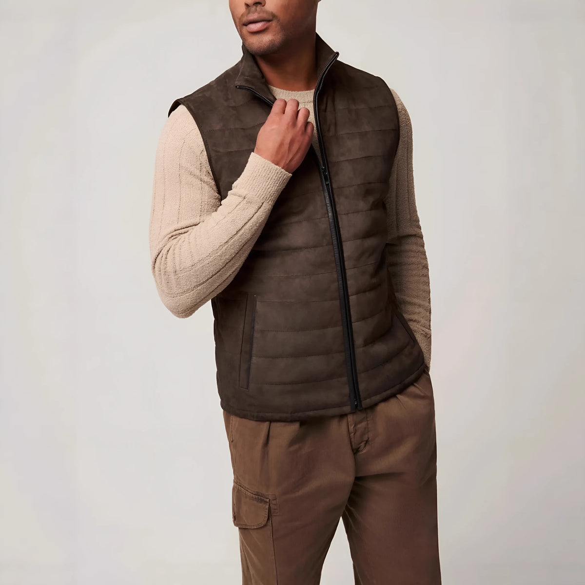 Brown men's horizontal vest jacket with sleeveless design and straight hem, shown in sizes S to XXXL