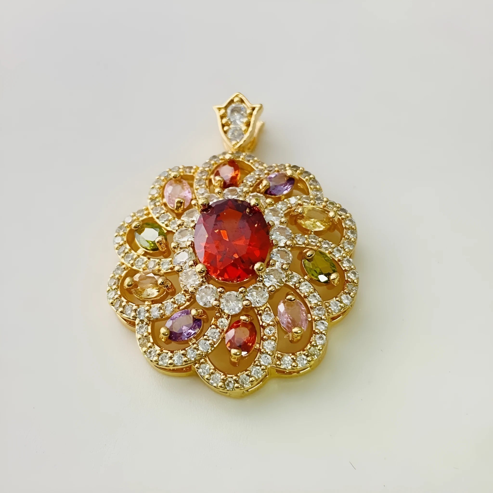 Women's floral-shaped zircon pendant necklace in gold, champagne gold, or platinum colour finish