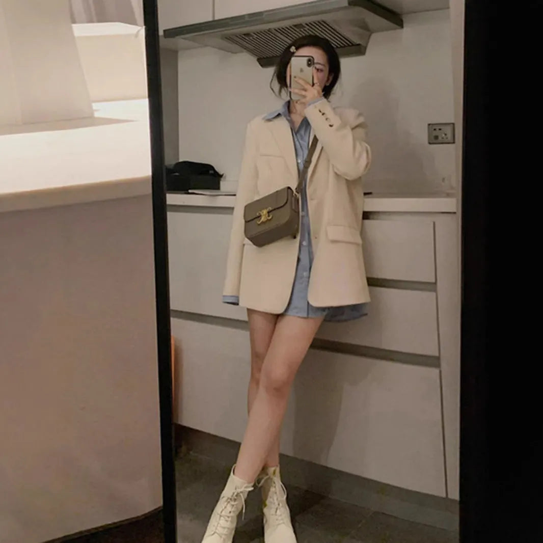 Milky white Korean-style street suit jacket with pockets on a model.
