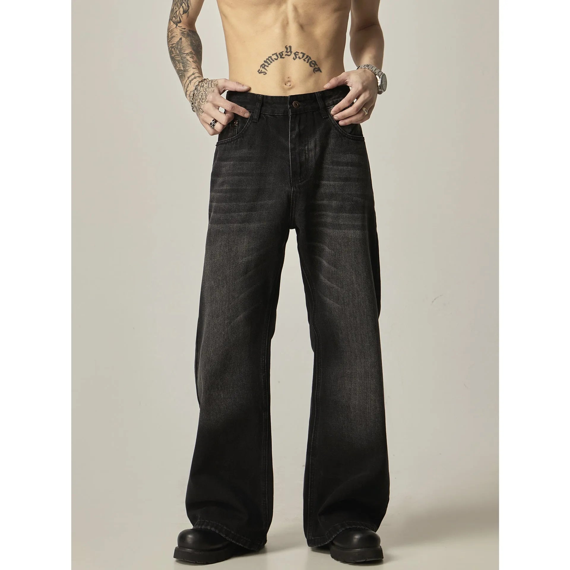 Black loose-fit straight-leg retro jeans with zipper fly on a plain background.