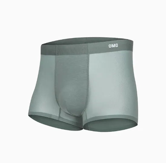 Men's seamless antibacterial fitness shorts in black, shown in size L on a mannequin.
