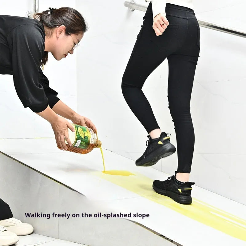 Black non-slip chef shoes with rubber sole and polyester upper for kitchen work