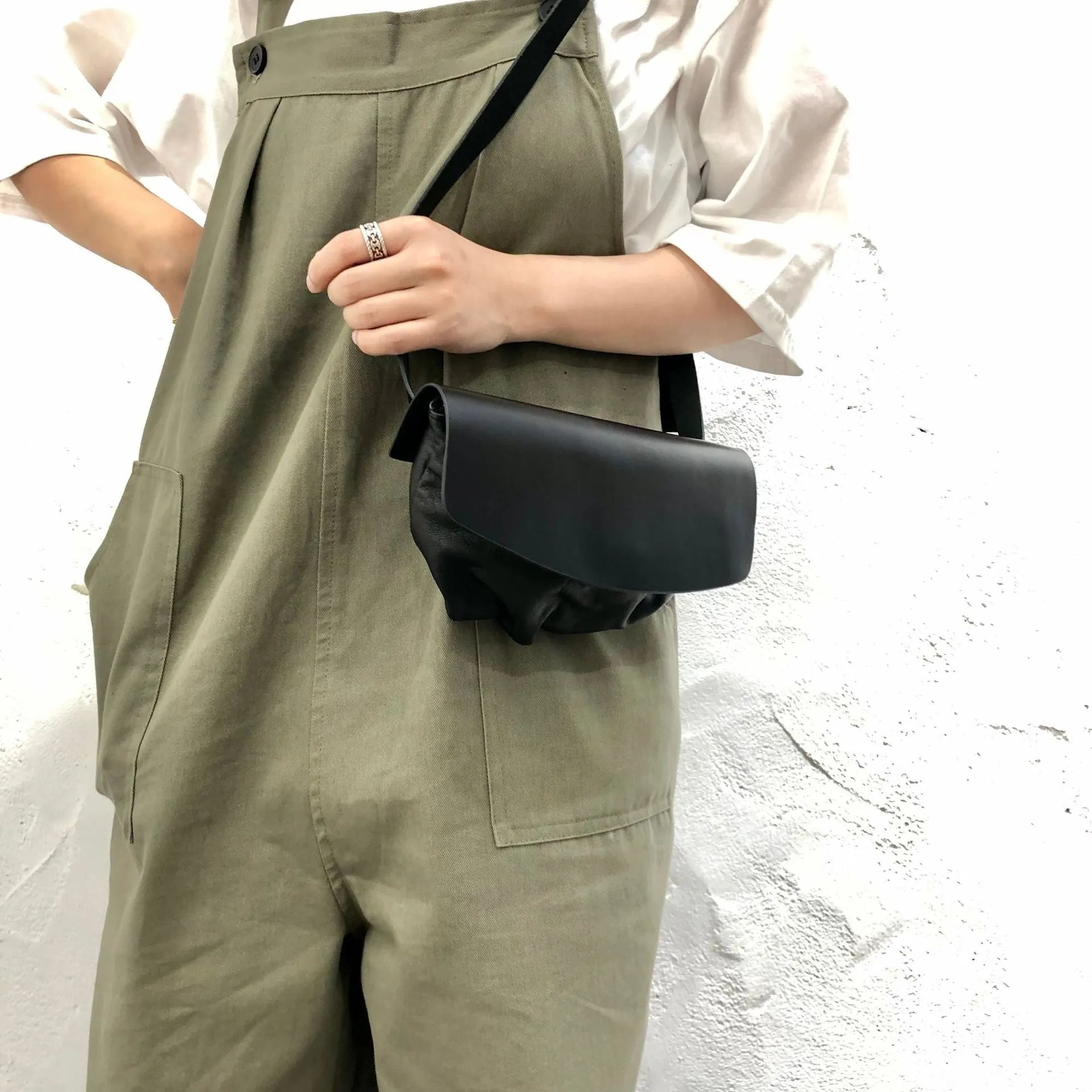 Black handmade genuine cowhide leather single-shoulder bag for women, width 14cm, length 21.5cm