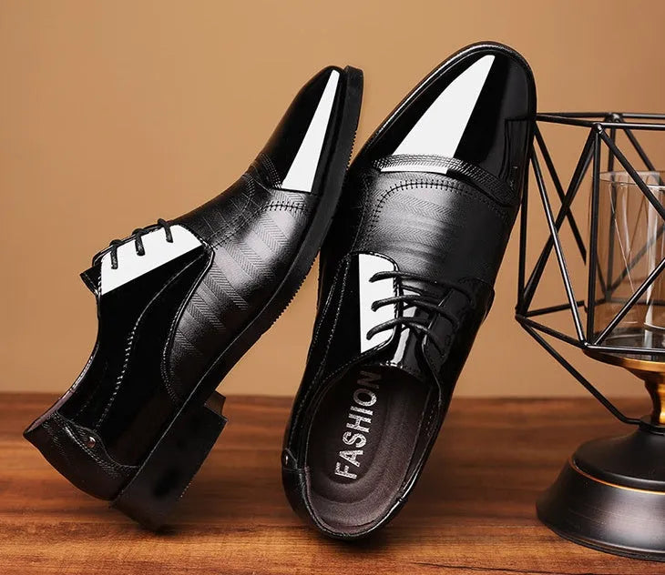 Men's black pointed toe low top business dress shoes with artificial PU upper and rubber sole