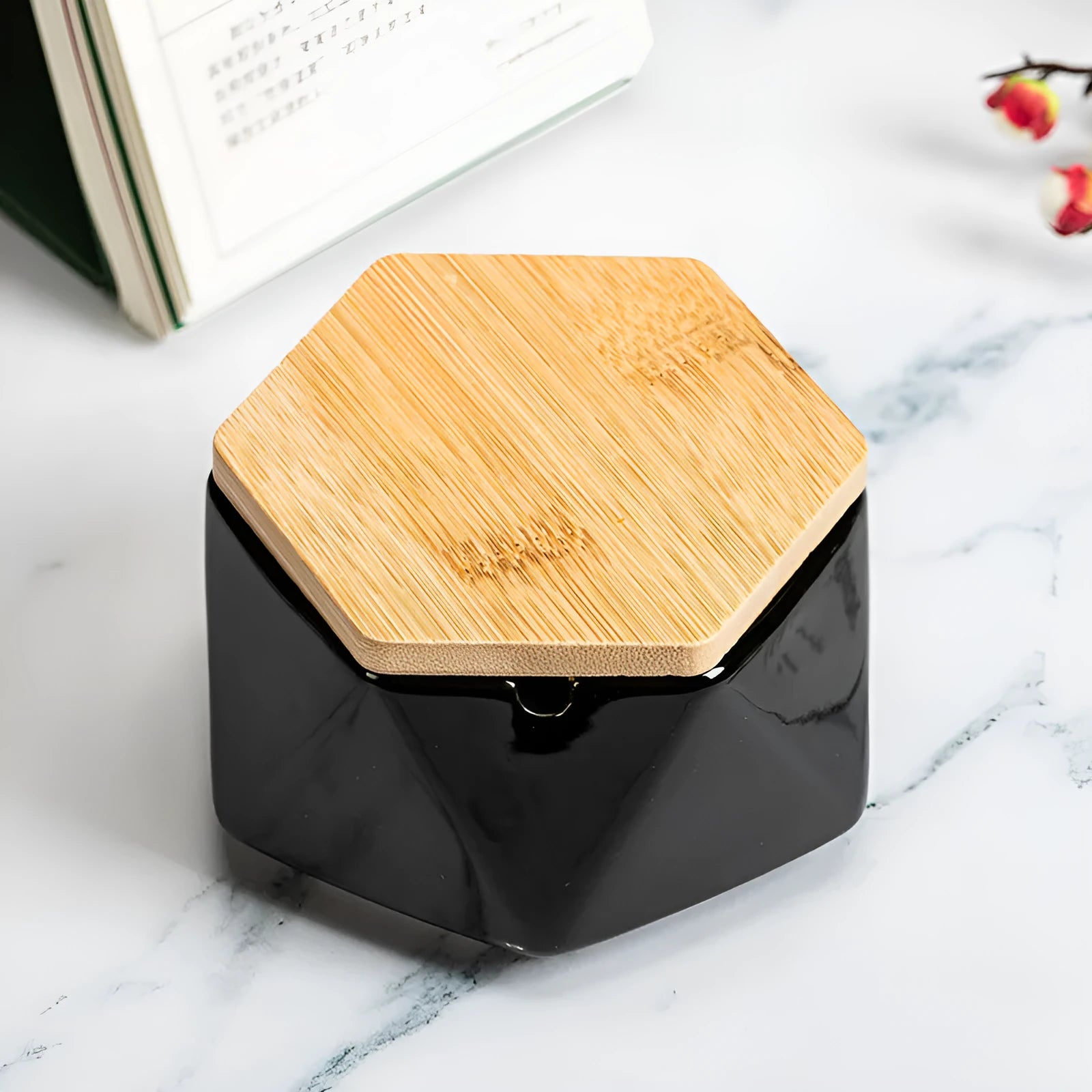 Ceramic ashtray with lid, Nordic style, available in colour A1, for desktop use