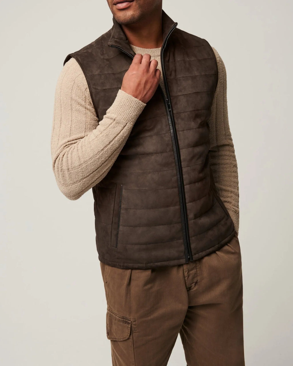 Brown men's horizontal vest jacket with sleeveless design and straight hem, shown in sizes S to XXXL