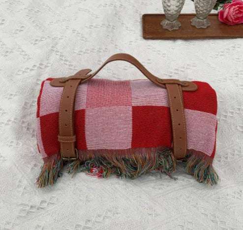 Knitted acrylic thickened checkerboard picnic mat with tassel edges and leather handle, khaki white colour, 130x180 cm