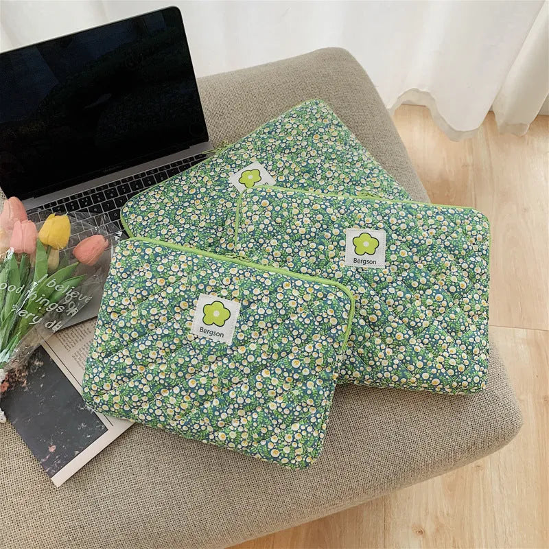 Cotton handbag for tablet with zipper in green flower pattern on white background