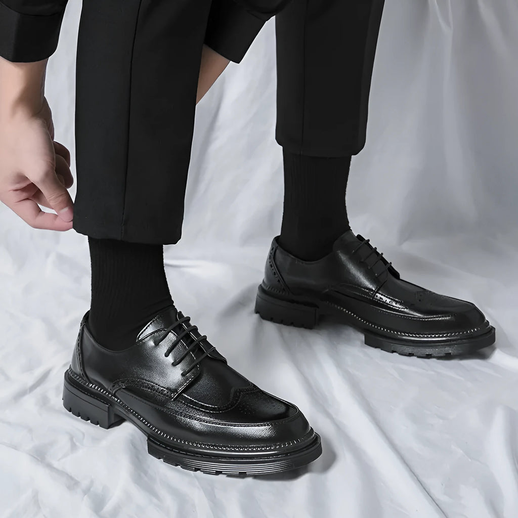 Men's Korean-style pointed leather shoes low-top PU upper rubber sole black colour available in sizes 38-46