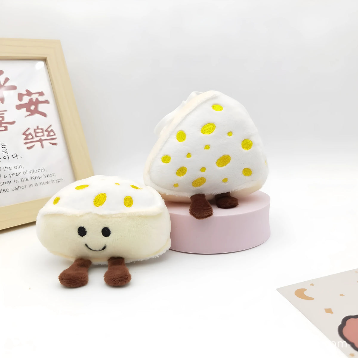 Funny vegetable plush keychain with super soft short plush and PP cotton filling, boutique height, multiple colours.