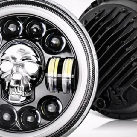 7-inch round off-road turn light with skull head design, aviation aluminium housing, and IP68 rating