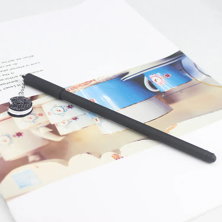Cookies pendant gel pen with 0.5mm tip in black plastic case