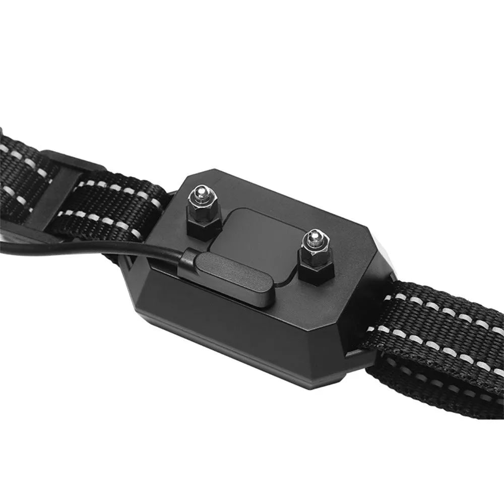 Pet wireless GPS dog trainer in black and white, ABS construction, 1000-metre range, IPX6 waterproof