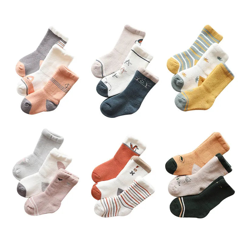 Terry thickened baby socks in 85% combed cotton with cartoon pattern, shown in six colour styles and sizes XS to L