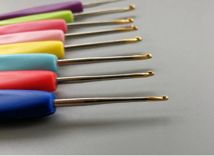 Complete set of 16 crochet hooks with two handle types and a grey PU storage bag.