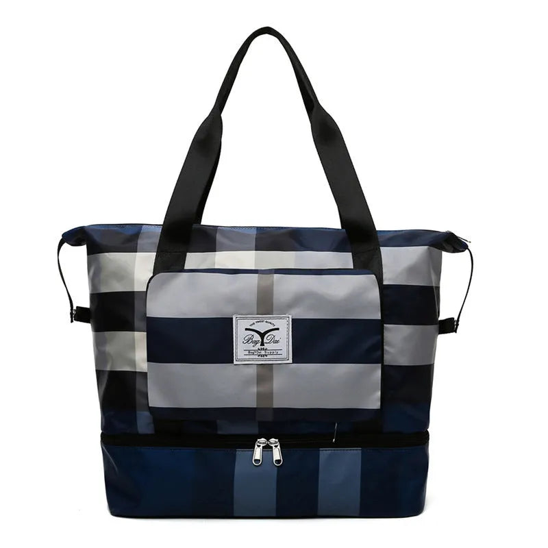 Foldable travel duffel bag in black Oxford cloth with dry wet separation and shoe compartment, 20-35L capacity.