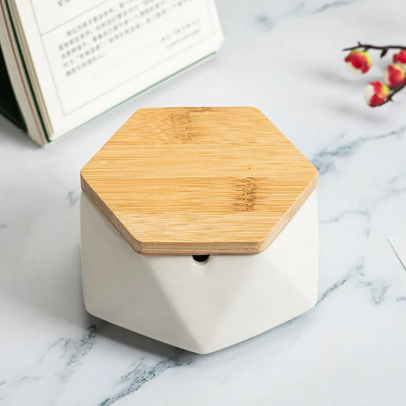 Ceramic ashtray with lid, Nordic style, available in colour A1, for desktop use