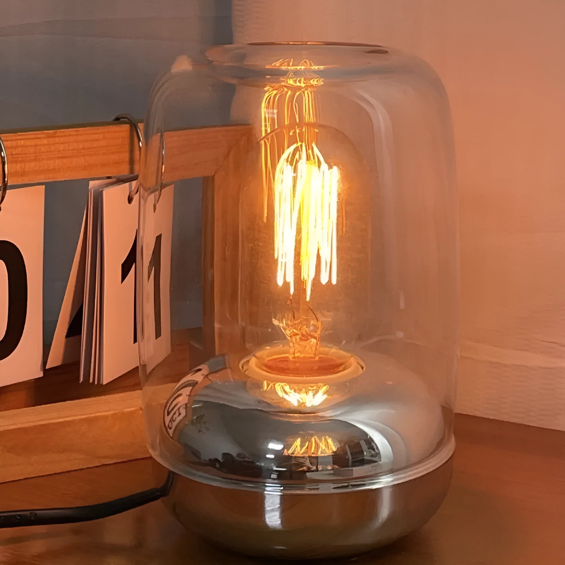 Geometric glass essential oil aromatherapy lamp with modern design
