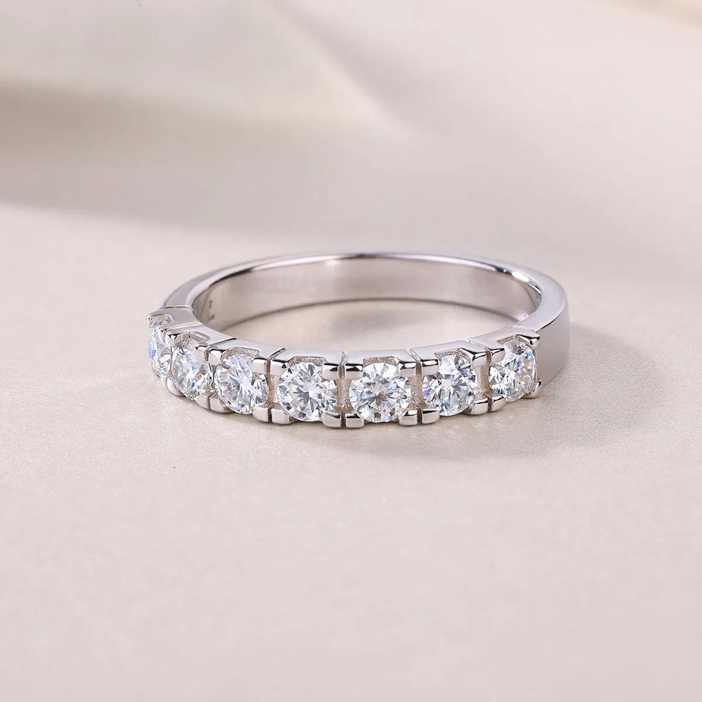 Lucky moissanite wedding ring set in S925 silver with platinum plating, sizes 5-9, gift box and GRA certificate.