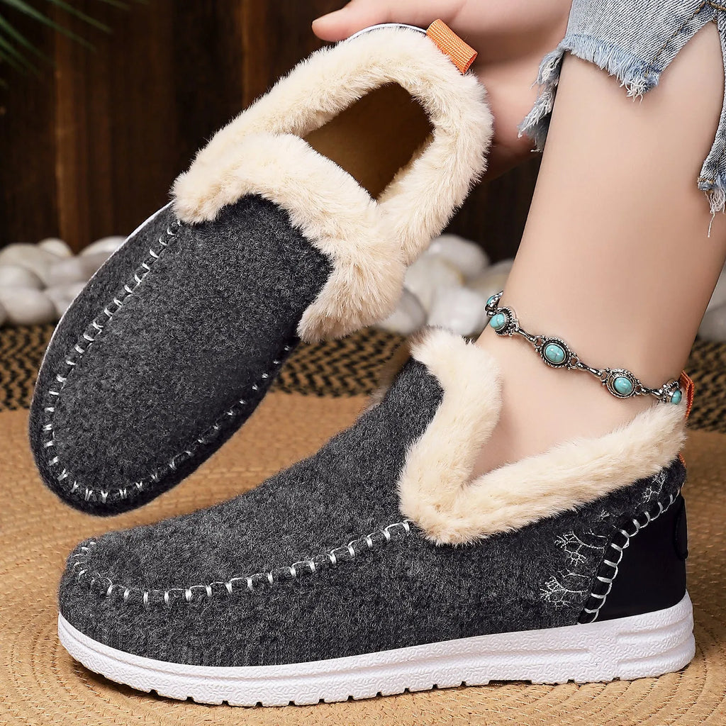 Cold-proof women's lightweight cotton boots in black with flat heel and round toe, PVC sole, oversleeve design