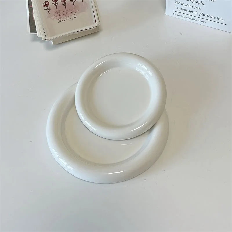 White porcelain plate with bear doodle design, round shape, shown in 15cm and 20cm sizes