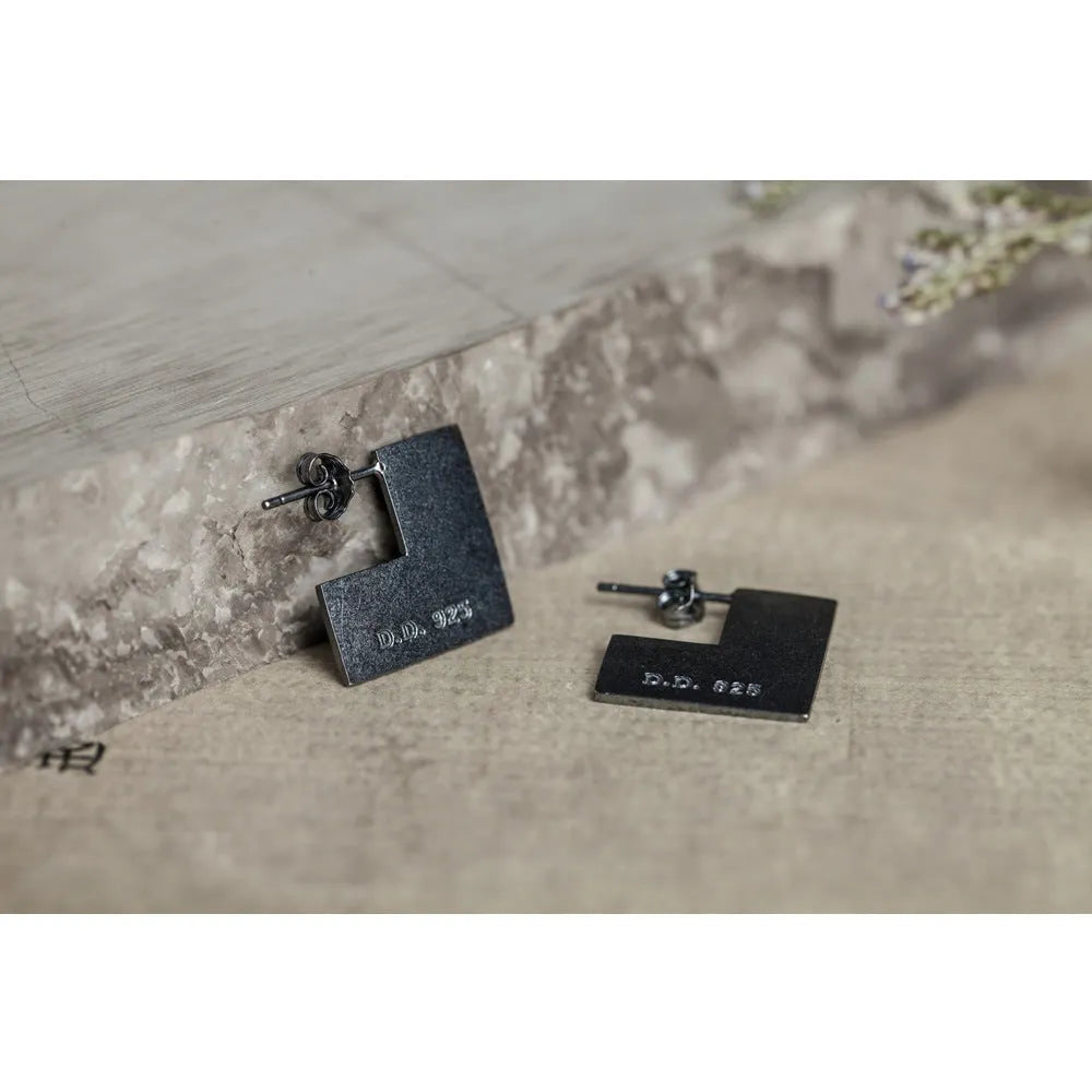 Oxidation black sterling silver geometry square earrings, 16mm size, minimalist cold wind style.
