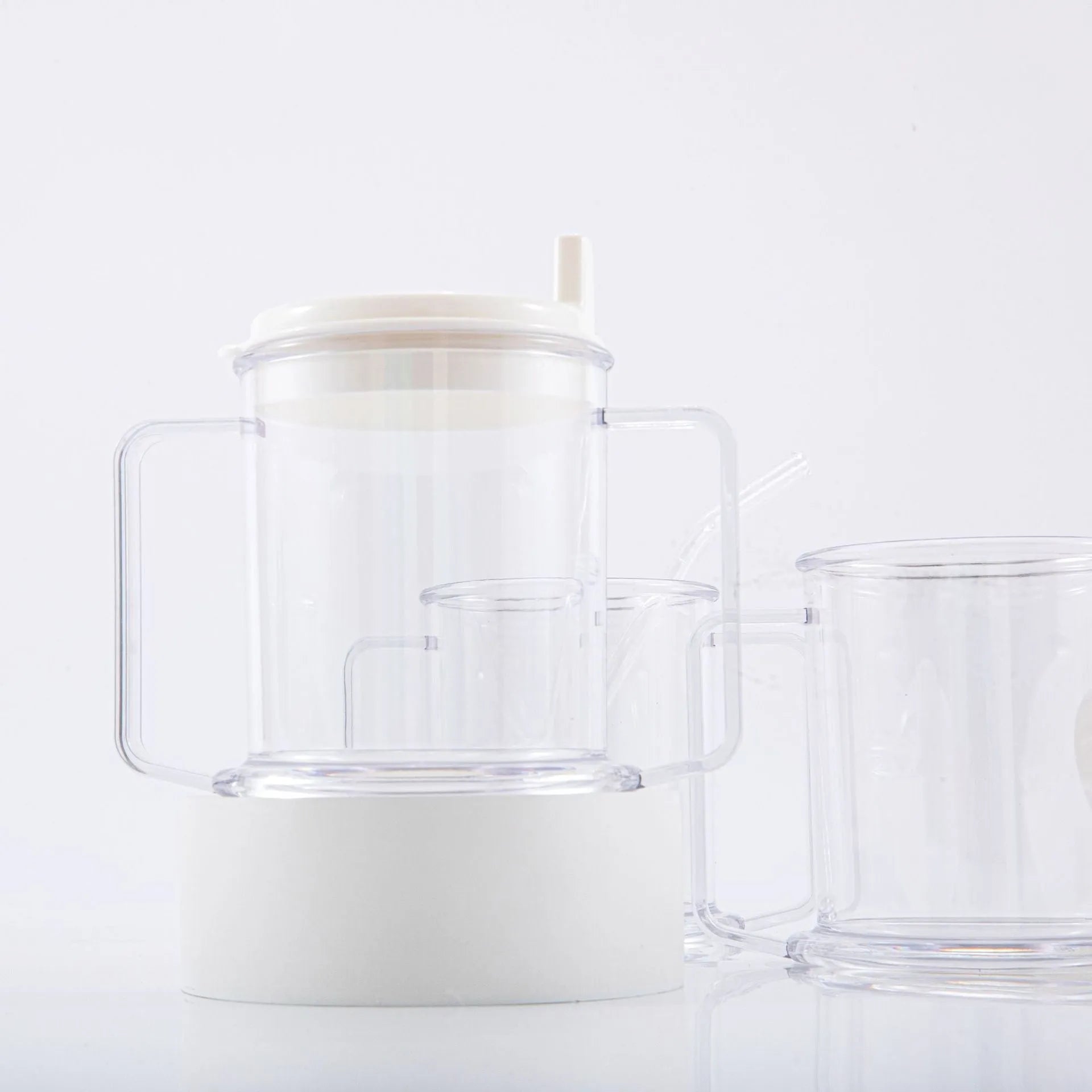Transparent spill-proof drinking cup with lid showing 14cm height