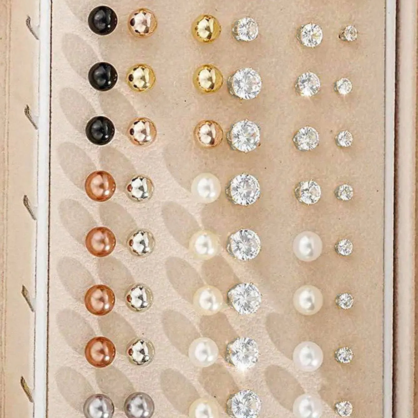 108 geometric alloy earrings with round elements in gold and yellow electroplated finishes