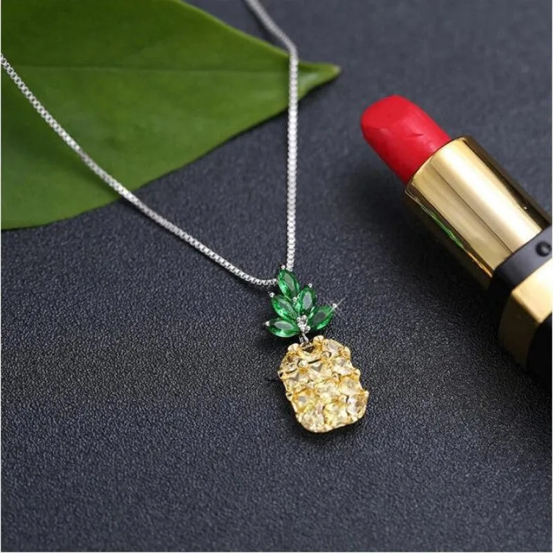 Silver-coloured Korean geometric pineapple diamond necklace on an adjustable chain.