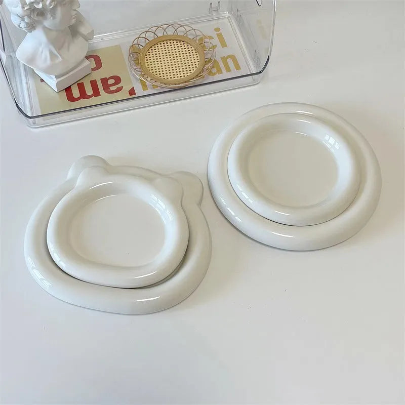 White porcelain plate with bear doodle design, round shape, shown in 15cm and 20cm sizes