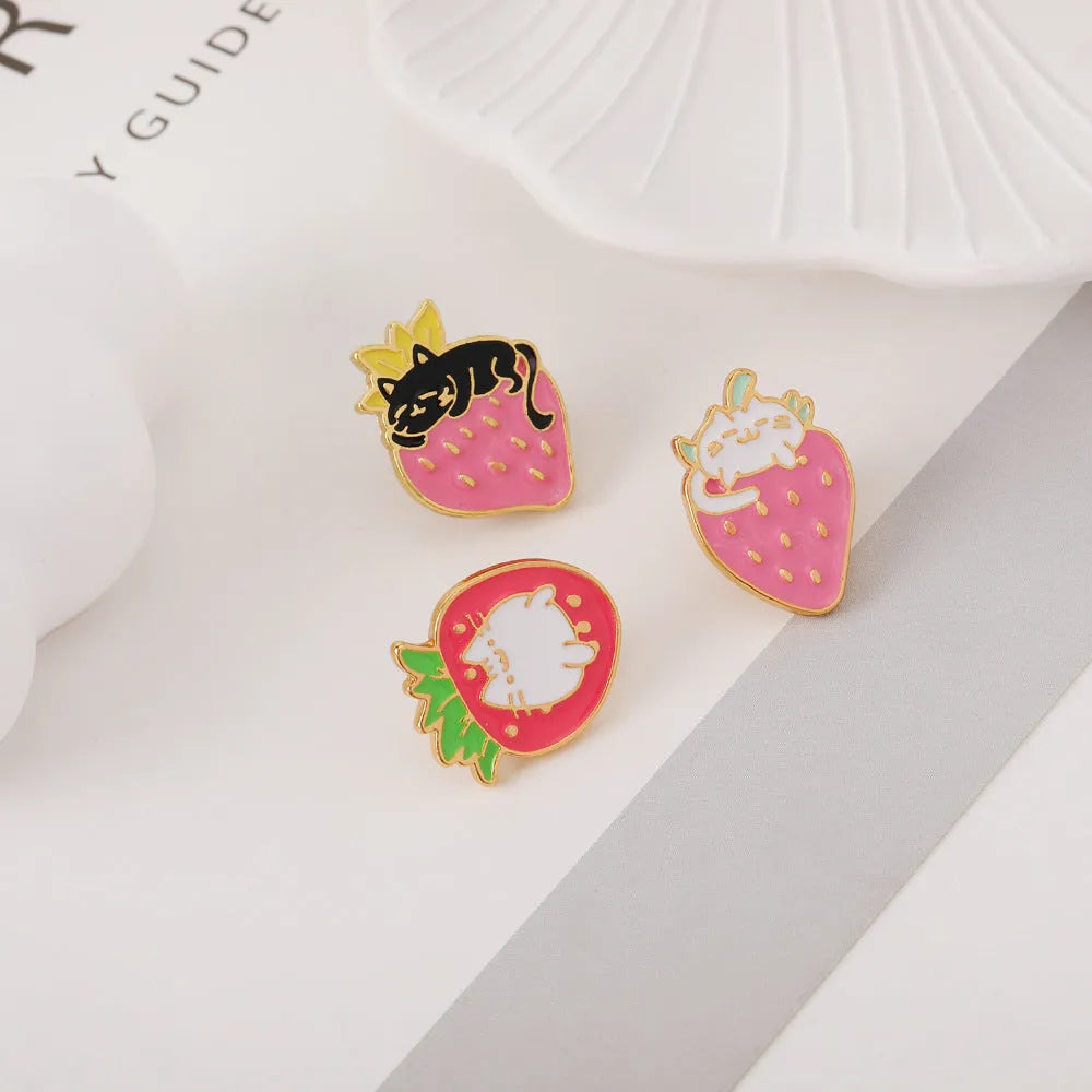 Alloy cake cat brooch with strawberry and dripping oil design in multiple colour options
