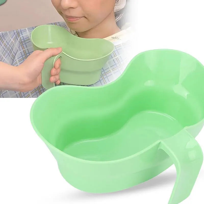 Green plastic gargle cup for bedridden elderly oral care and nursing hygiene