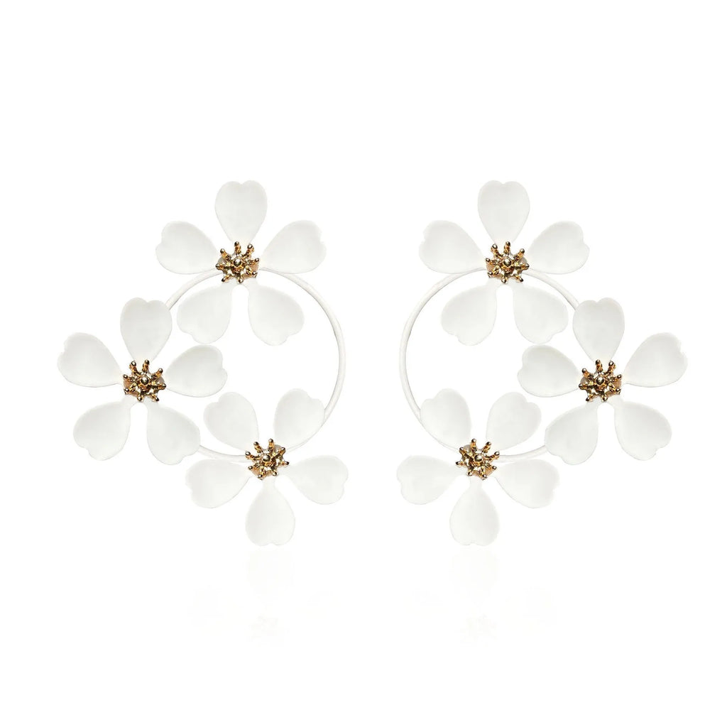 A pair of retro-style flower earrings for women, made from iron with a baking varnish finish in black and white options.