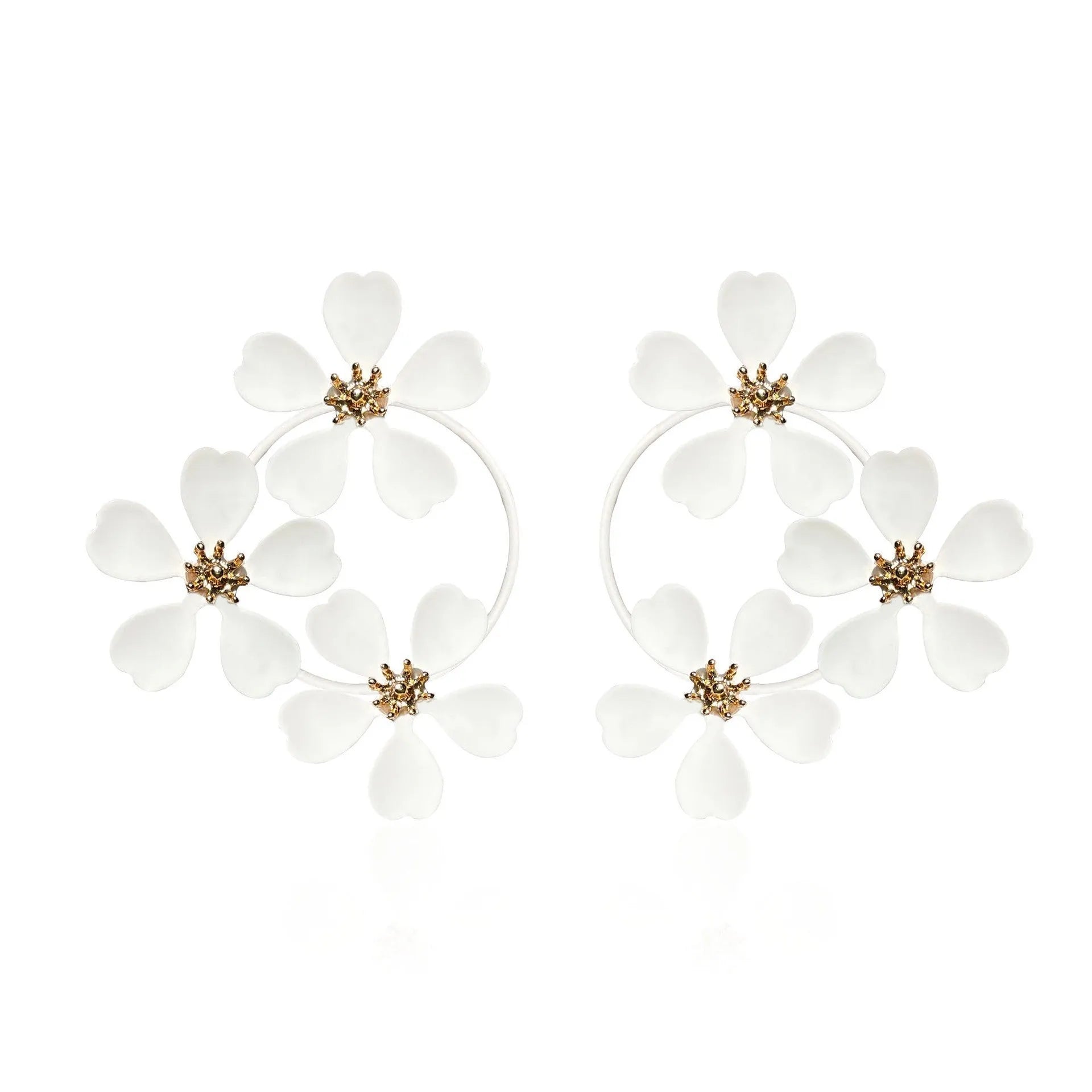 A pair of retro-style flower earrings for women, made from iron with a baking varnish finish in black and white options.