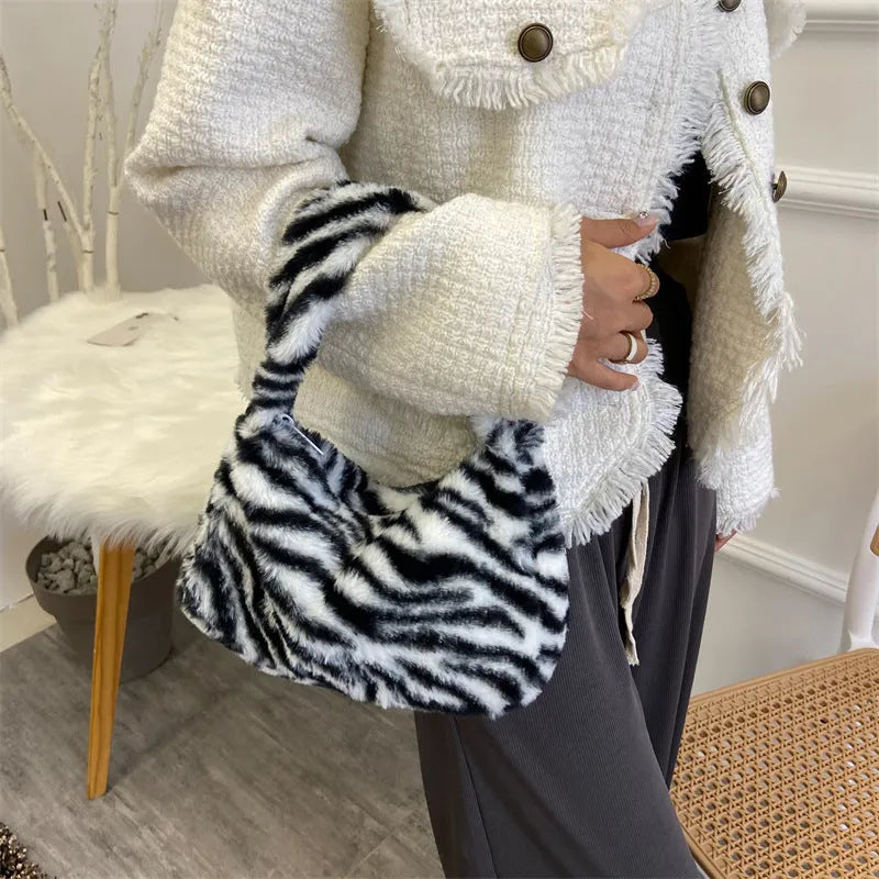 Plush shoulder bag in animal print with single strap, retro style for women