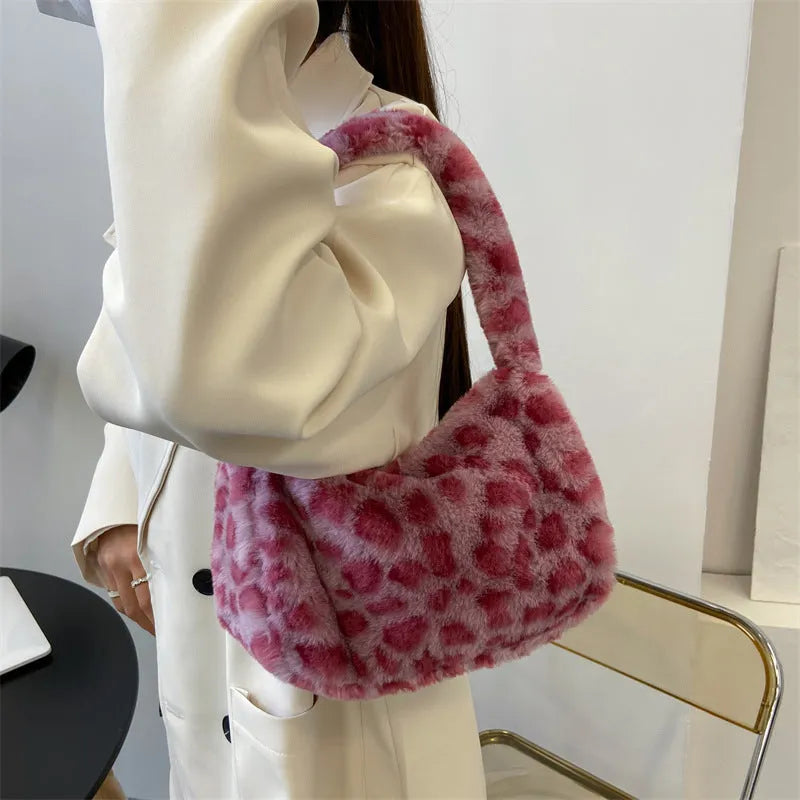 Plush shoulder bag in animal print with single strap, retro style for women