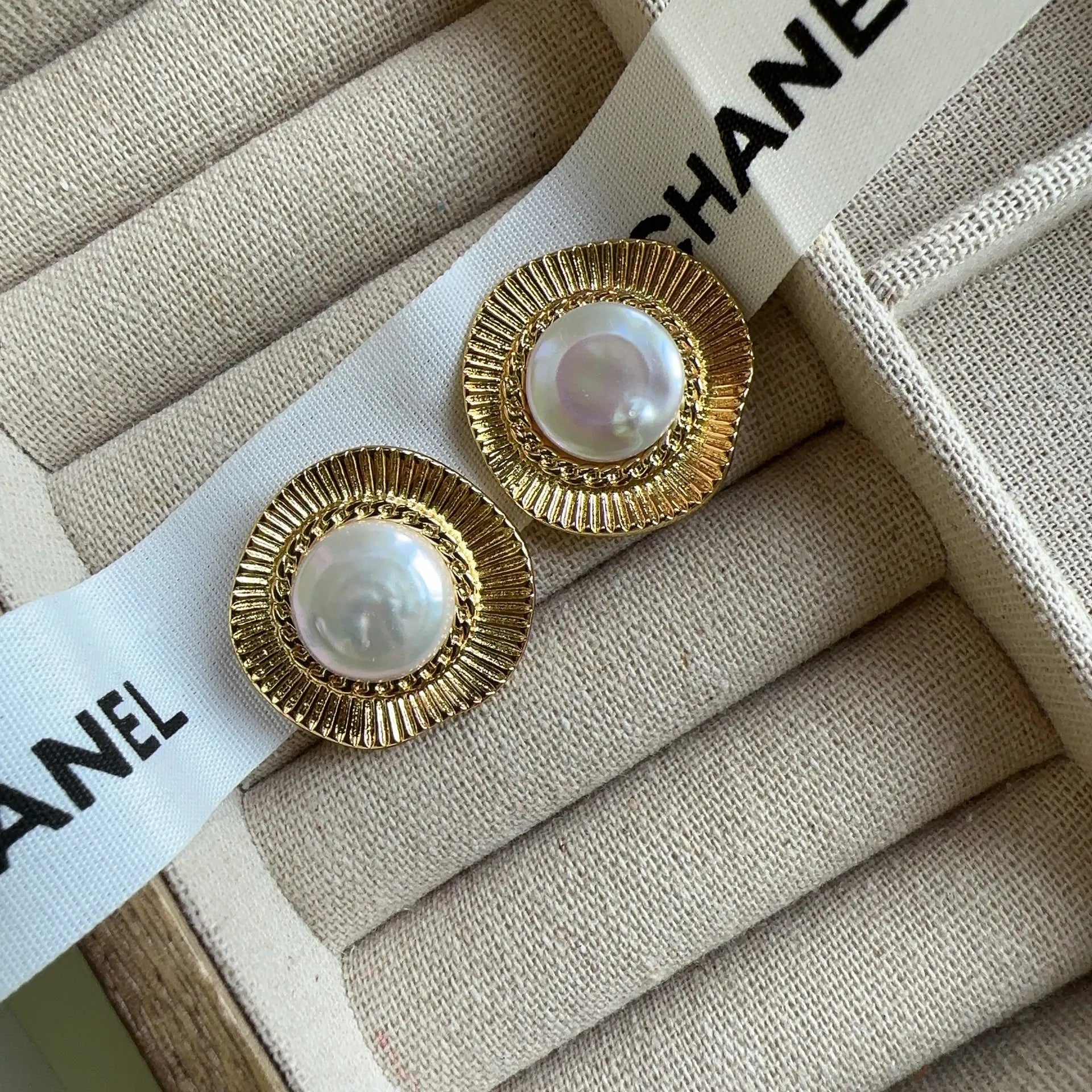 Gold round French retro earrings for women with electroplated finish