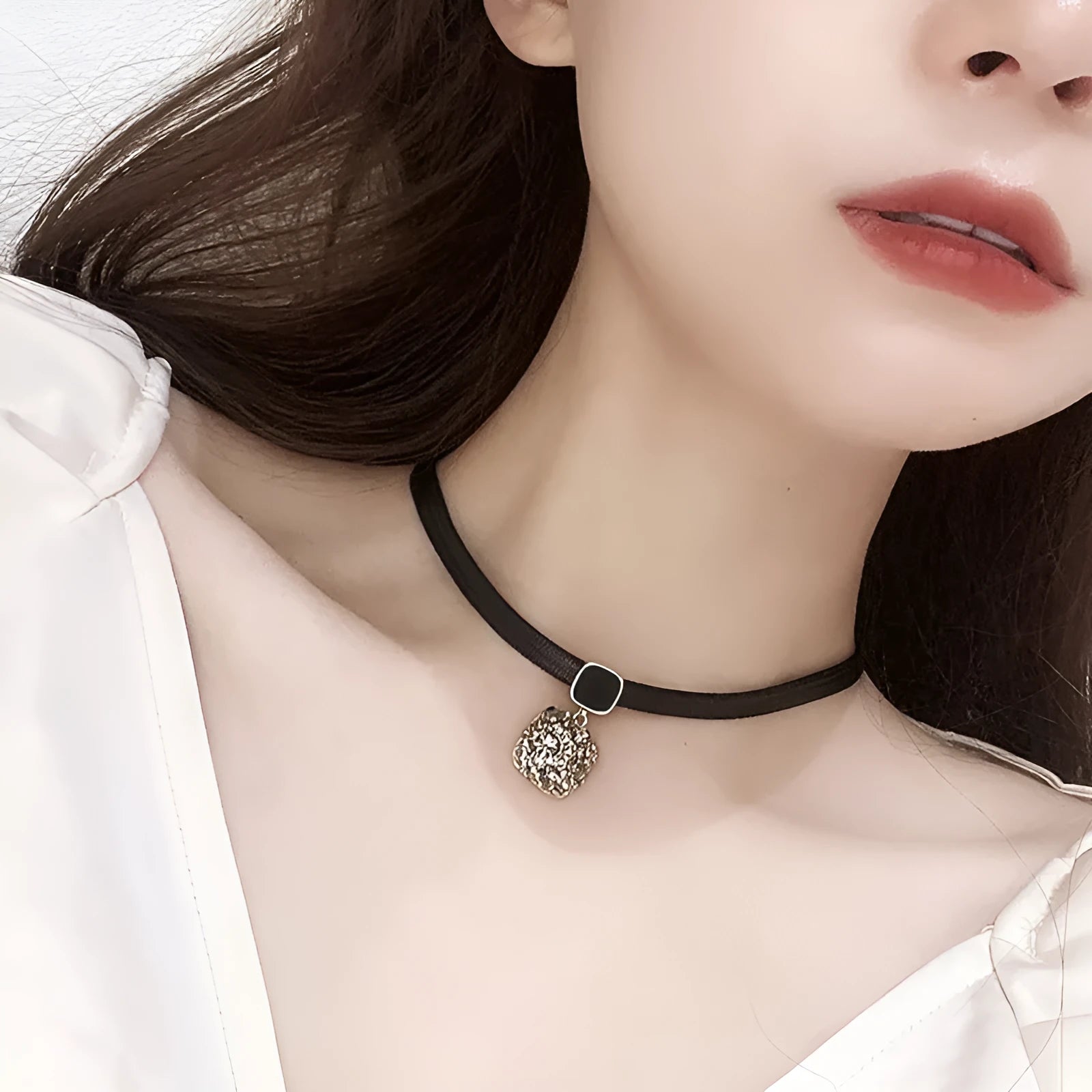 Alloy short necklace with grey diamond square pendant, black rhimestone accents, and adjustable 21-50cm chain on white background