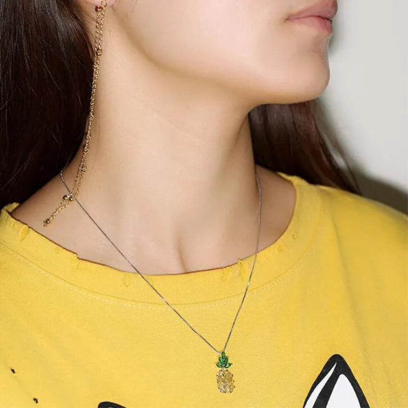 Silver-coloured Korean geometric pineapple diamond necklace on an adjustable chain.